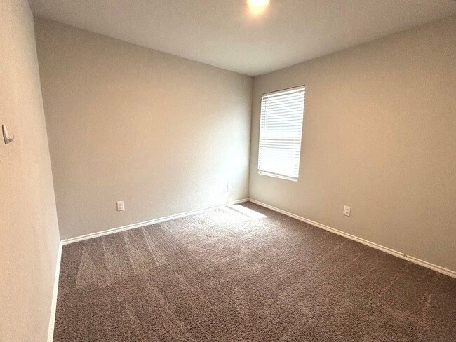 Building Photo - Beautiful 4 Bedroom Home in Schertz!