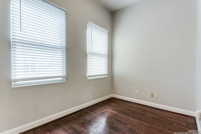 Building Photo - MONTE VISTA TOWNHOME