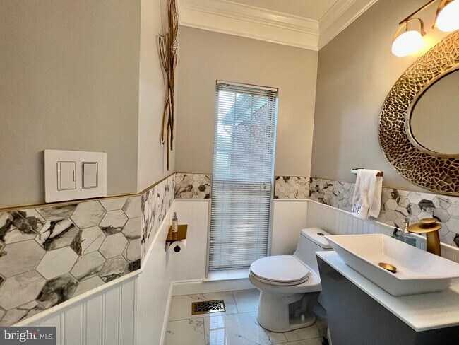 Building Photo - 15000 Onan Ct