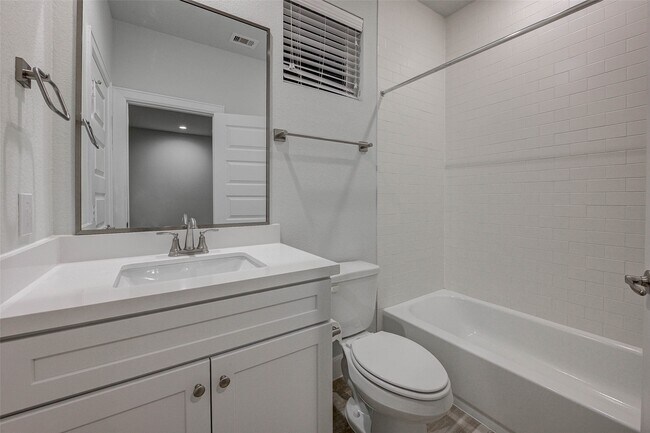 Building Photo - 2808 Grand Fountains Dr