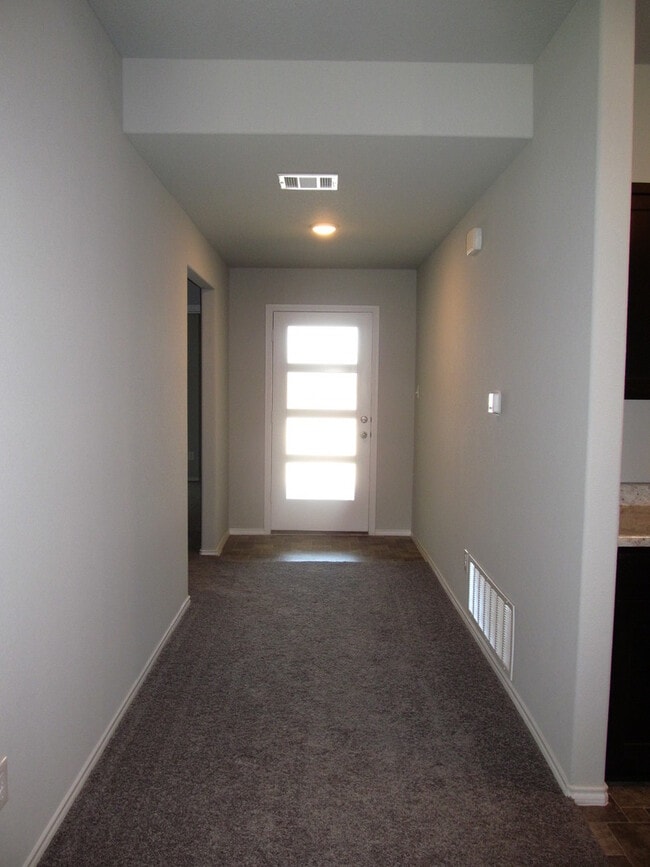 Building Photo - 3 BEDROOM, CONVENIENT TO SCOTT & WHITE