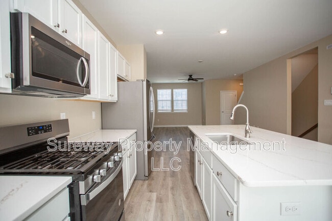 Building Photo - 239 Macoun Way
