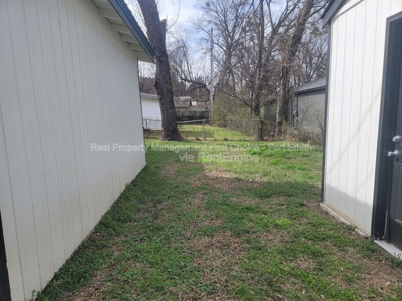 Building Photo - 407 Hemlock St