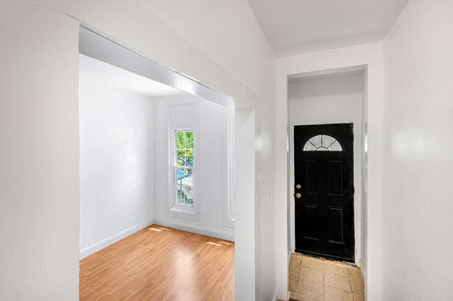 Building Photo - SECTION 8 WELCOME!