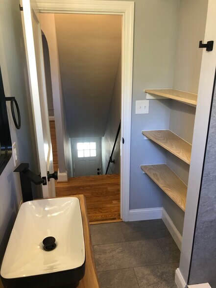 Building Photo - 5513 Ashbourne Rd