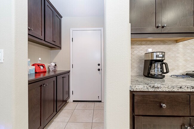 Building Photo - 582 Pasture Ave