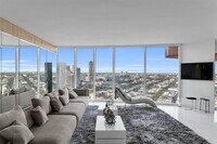 Building Photo - 300 South Pointe Dr