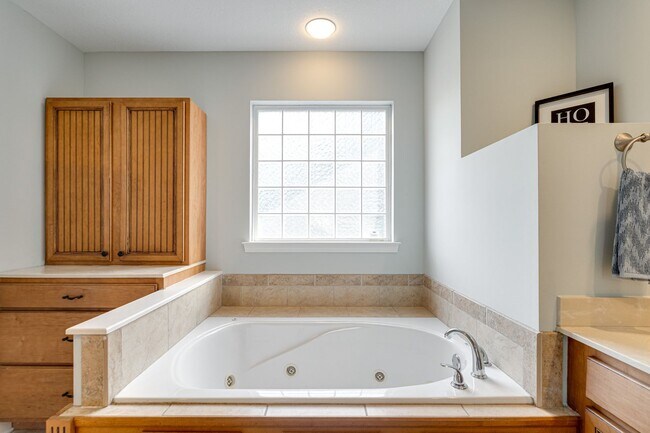 Building Photo - 3BR 2BA