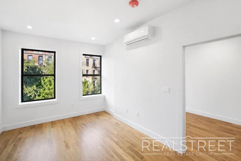 Building Photo - Stunning New 1 BED in North Crown Heights Brownstone