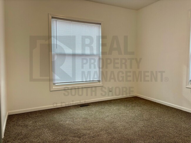 Building Photo - 4Bed/2Bath/1-Acre - A Private Oasis and a Touch of Luxury