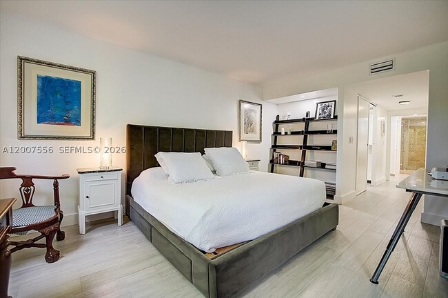 Building Photo - 276 Crandon Blvd