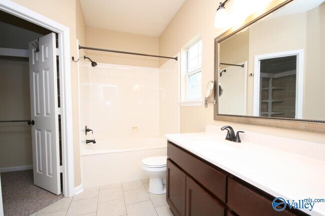Building Photo - 215 River Oaks Dr