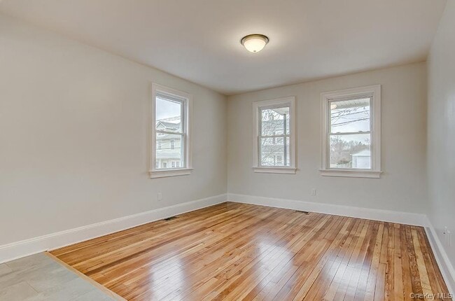 Building Photo - 22 1st St