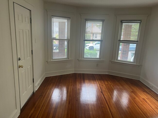 Building Photo - 855 Brewster St