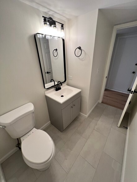 Building Photo - 666 Mariner Dr