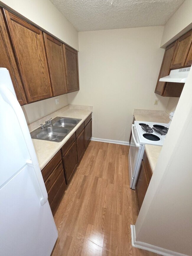 Building Photo - 2900 SE 50th Ct