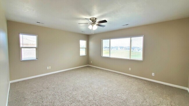 Building Photo - 2069 W 400 S