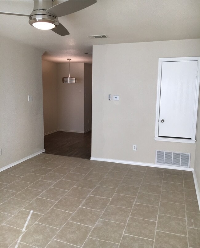 Building Photo - FREE JANUARY RENT!!!! PRICE IMPROVEMENT $825!!!!