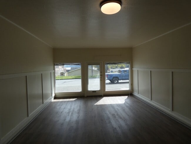 Building Photo - Ground Floor Studio