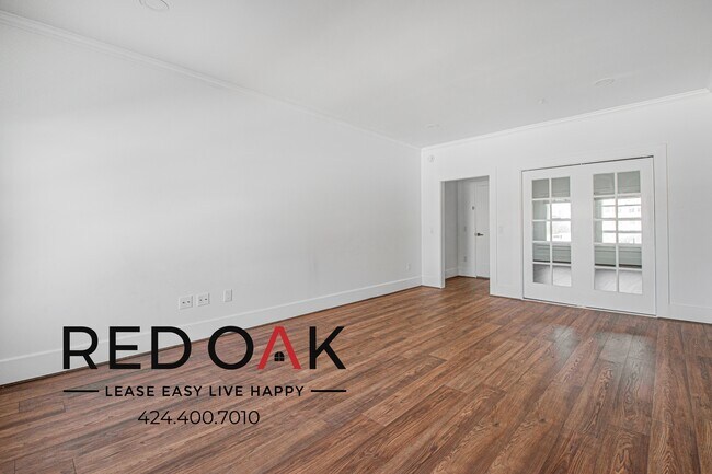 Building Photo - 6533 Hollywood Blvd