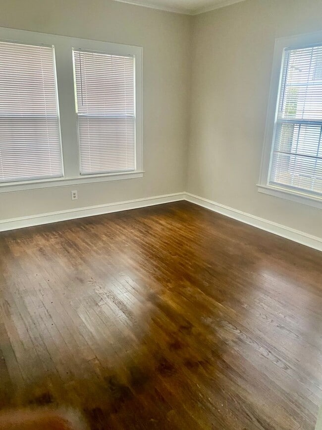 Building Photo - Charming 2-Bedroom Duplex for Lease – South Highlands