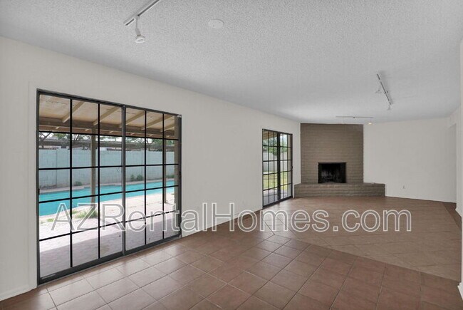 Building Photo - 1891 E Dunbar Dr