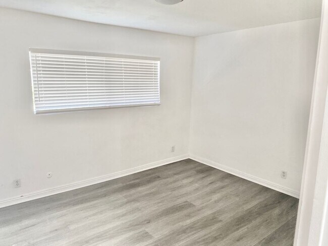 Building Photo - 5869 Dauphin Ave