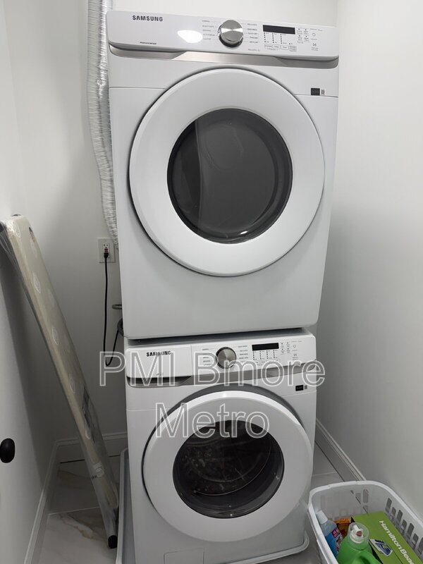 Building Photo - 1756 E North Ave