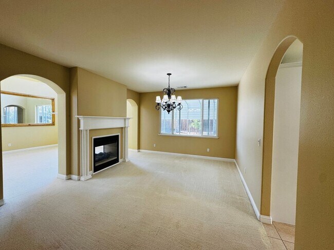 Building Photo - 3832 Carrera Ct