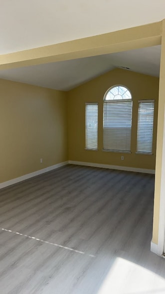 Building Photo - 5421 Governor Cir