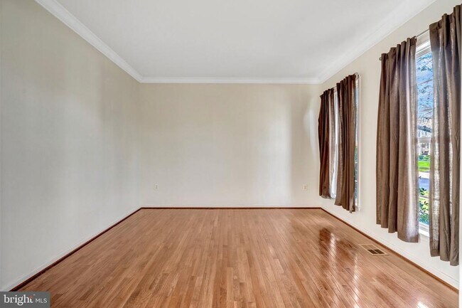 Building Photo - 9001 Merlot Ct