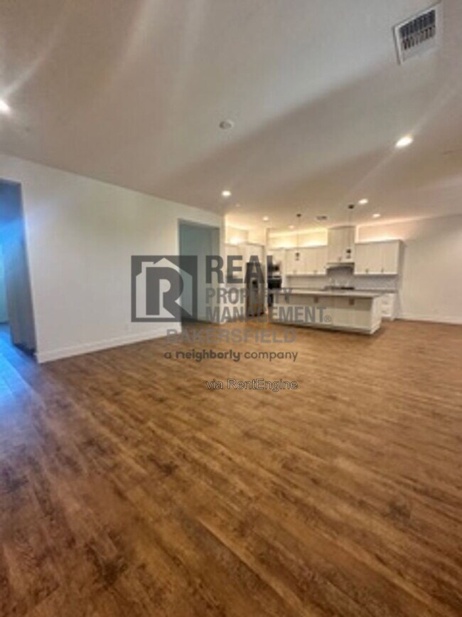 Building Photo - 823 Brookline Ln