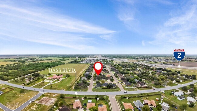 Building Photo - 3 Bed/2.5 Bath/2 Car Garage off Bass Blvd. in Harlingen