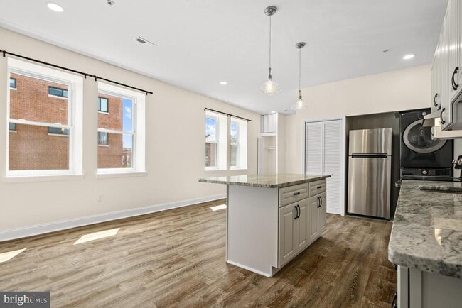 Primary Photo - 301 South St