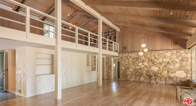 Building Photo - 1365 N Wetherly Dr