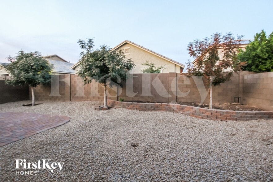 Building Photo - 12046 W Hide Trail