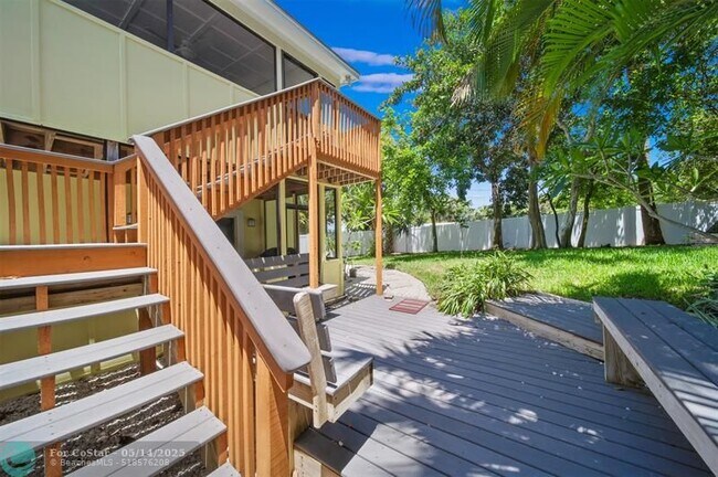 Building Photo - 4255 NE Sunset Dr