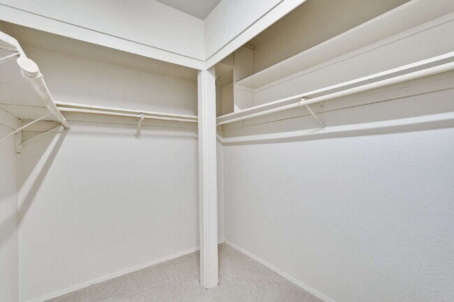 Building Photo - Large, Bright Sunnyvale Townhome near Border of Mountain View