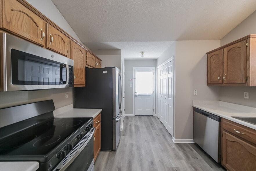Building Photo - 923 Remington Cove