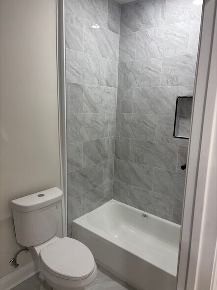 Building Photo - 137 W Washington Ln