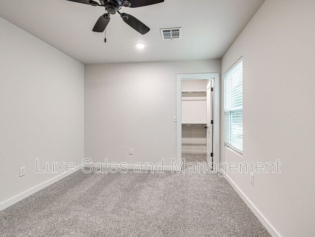 Building Photo - 610 W 2nd St