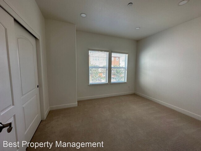 Building Photo - 2 br, 2.5 bath House - 4038 Central Ave Un...