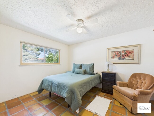 Building Photo - Fully Furnished Home available Now!