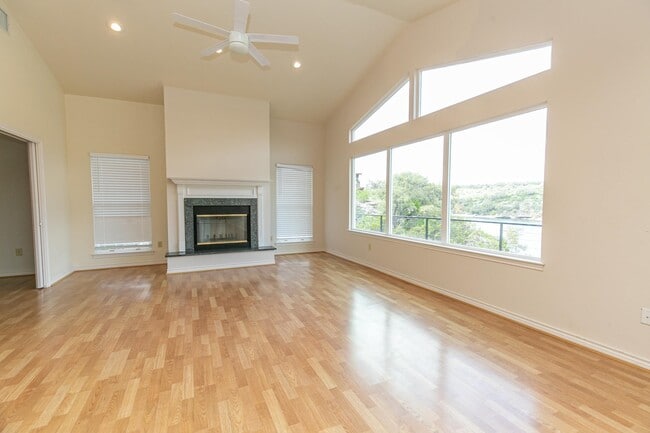 Building Photo - 830 Los Escondidos Rd