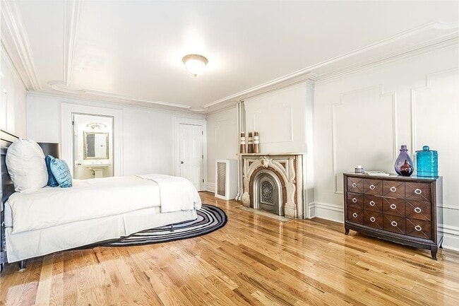 Building Photo - 325 Montgomery St