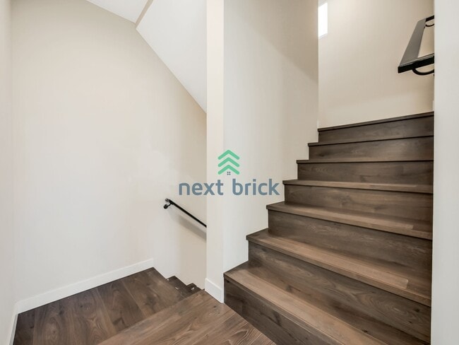 Building Photo - 2 Bed 2 Bath Spacious Townhome
