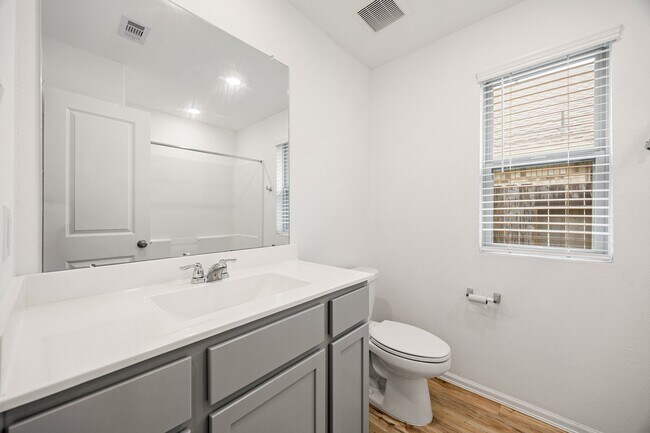 Building Photo - 3014 Wedgewood Cv Wy