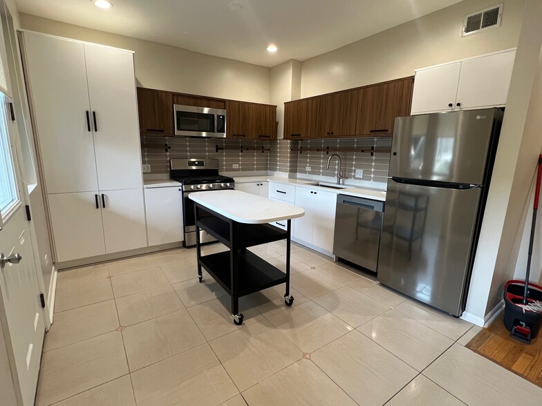 Primary Photo - 1844 N Humboldt Blvd