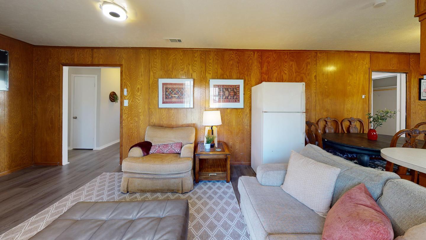 Building Photo - 4106 Skyline Dr