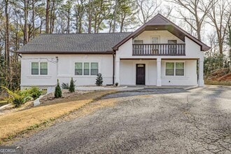 Building Photo - 1887 Shalimar Dr NE